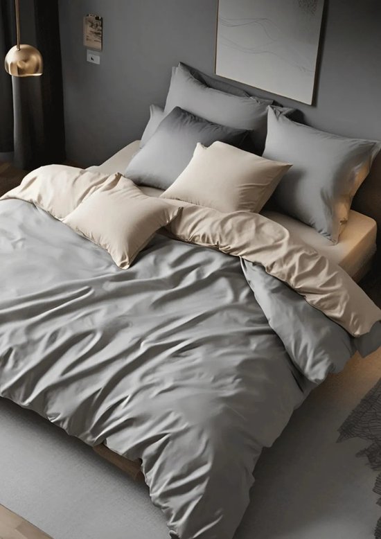 Dekbedovertrek – Dubbelzijdig – Beige/Grijs – Verrijkt met Katoen – 200x220 cm – Tweepersoons – Zacht & Ademend – Omkeerbaar Design – Inclusief 1 stuk Hoeslaken & 2 stuks Kussenslopen – Onderhoudsvriendelijk & Duurzaam – De Linde Home van De Linde Home